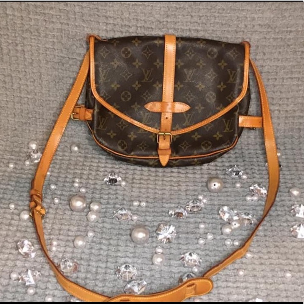 Authentic LV Saumur 30